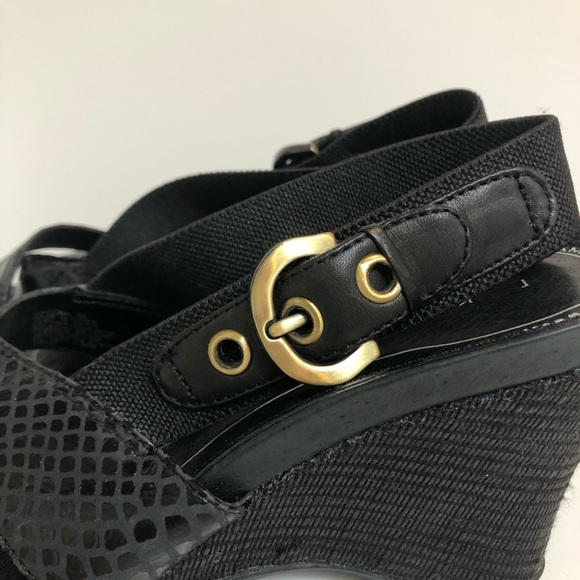 Rockport Black Sandals with Buckle EUC - Picture 2 of 10